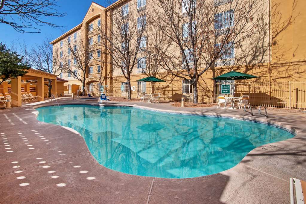 La Quinta Inn & Suites by Wyndham Albuquerque West - photo 6