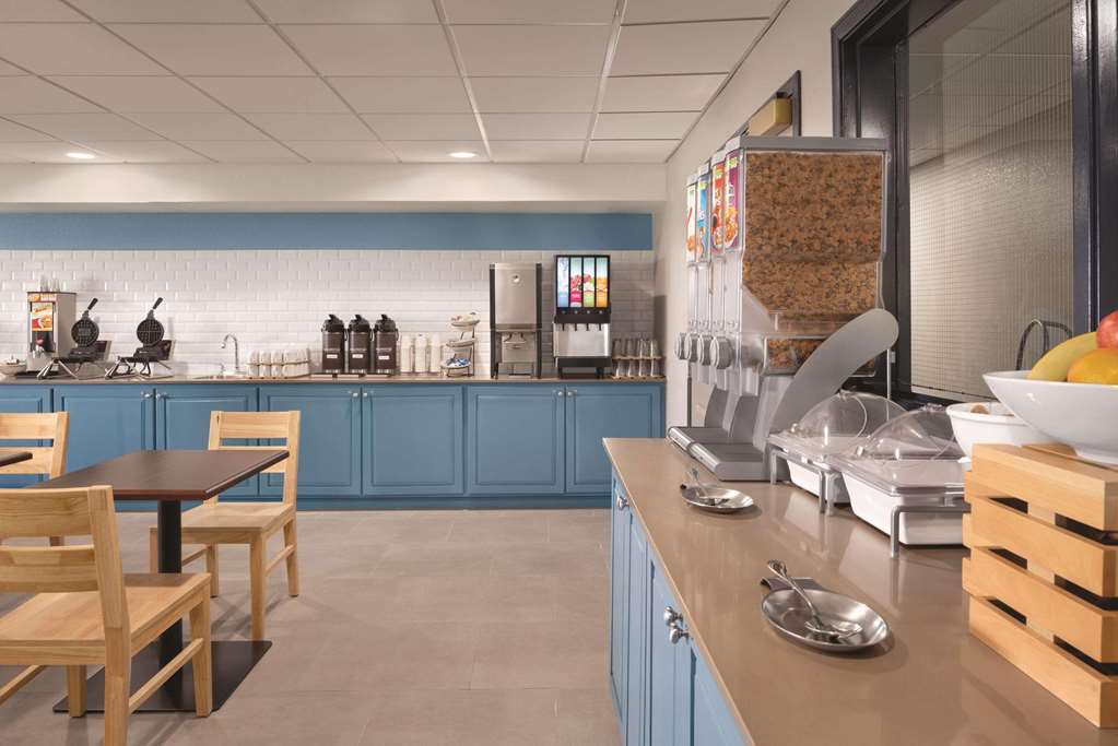 Country Inn & Suites by Radisson Pella IA - photo 23
