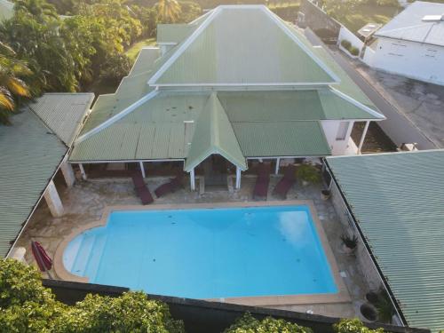Villa Jade Vue Mer Piscine Privee Plage A Pieds — 4-Star Luxury Hotel in Le Gosier, Guadeloupe