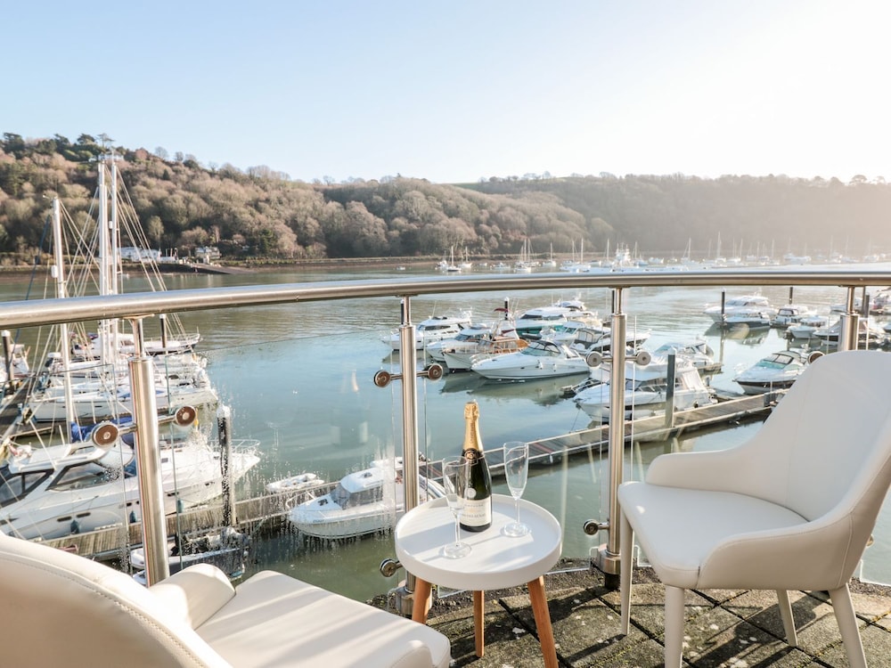34 Dart Marina — 4-Star Luxury Hotel in Dartmouth, United Kingdom
