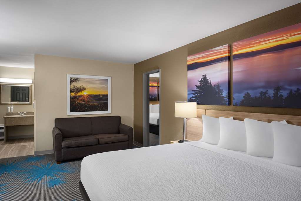 Days Inn by Wyndham Klamath Falls - photo 22