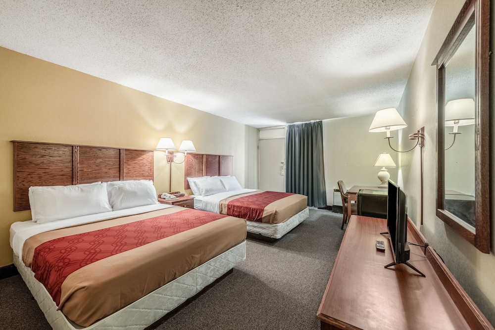 Econo Lodge Brainerd - photo 12