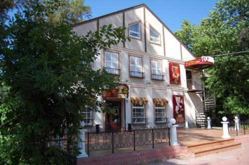 Leon Hotel - carbon neutral hotel in Penza