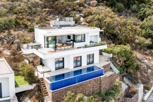 Level Mar in Roses, Spain