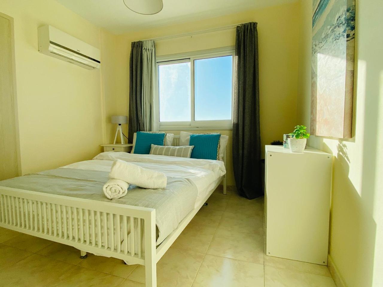Sunny 2 Br Apartment in Mackenzie