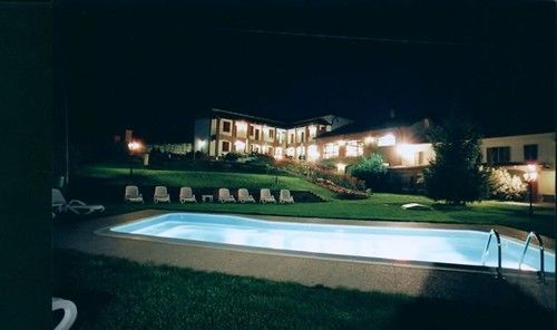Agriturismo Le Due Cascine — 4-Star Luxury Hotel in San Marzano Oliveto, Italy