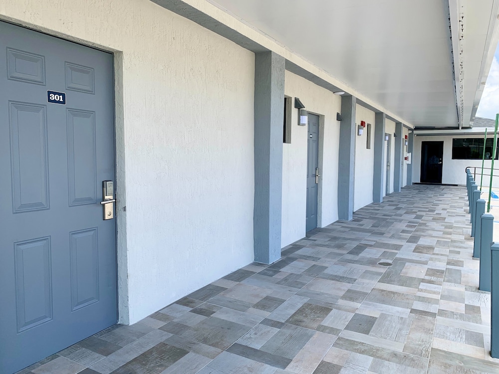 Hialeah Airport Motel - photo 10