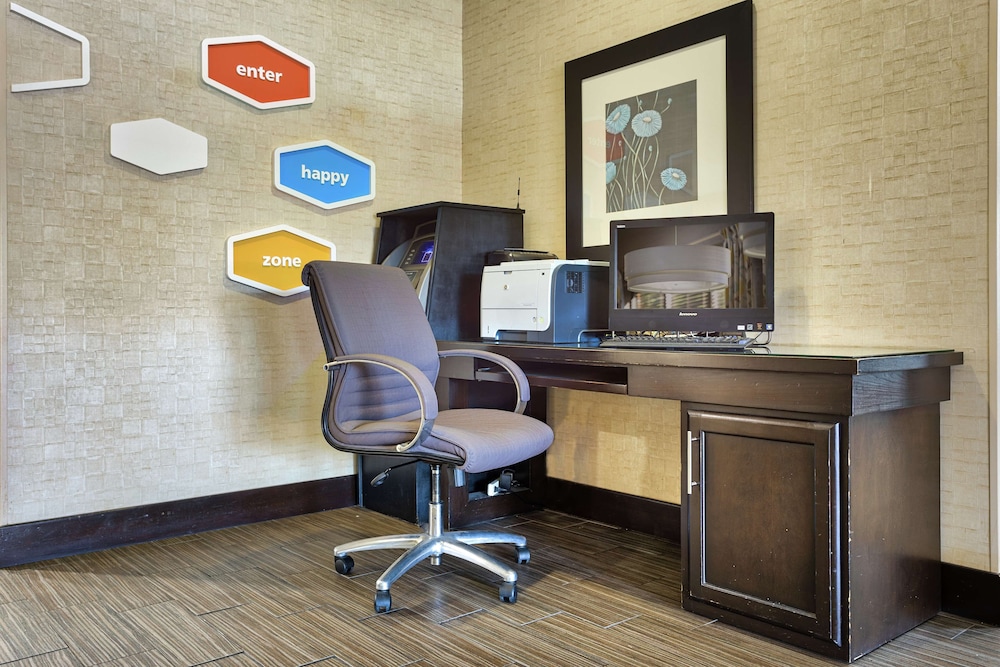 Hampton Inn Norfolk Naval Base - photo 32