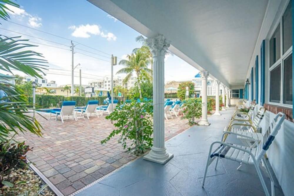 Carriage House Resort Motel - photo 20