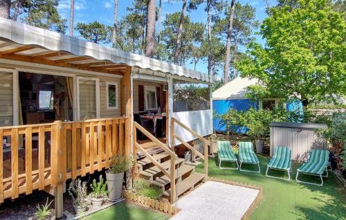 Gorgeous StaCaravan in Saint-Julien-En-Born, France