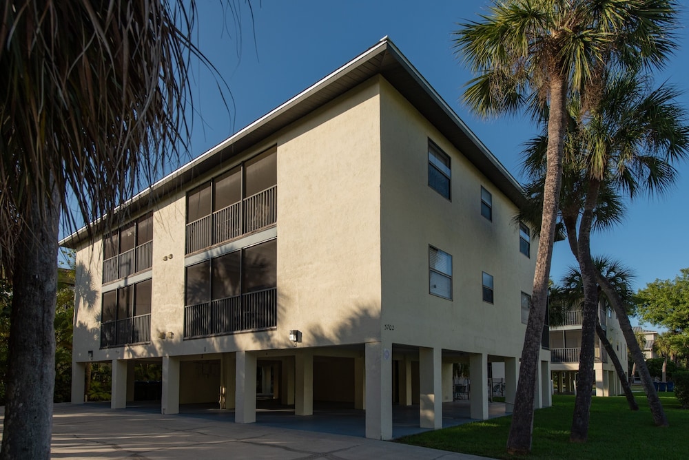 Beachview Condo #54484 — 4-Star Luxury Hotel in Holmes Beach, United States