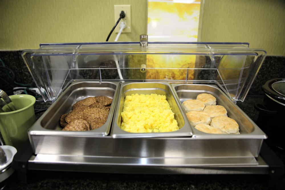 Quality Inn Fayetteville near Historic Downtown Square - photo 46