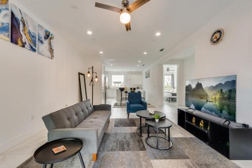 Metro View 2BR I Parking I King Bed I Workspace — 4-Star Luxury Hotel in Dallas, United States