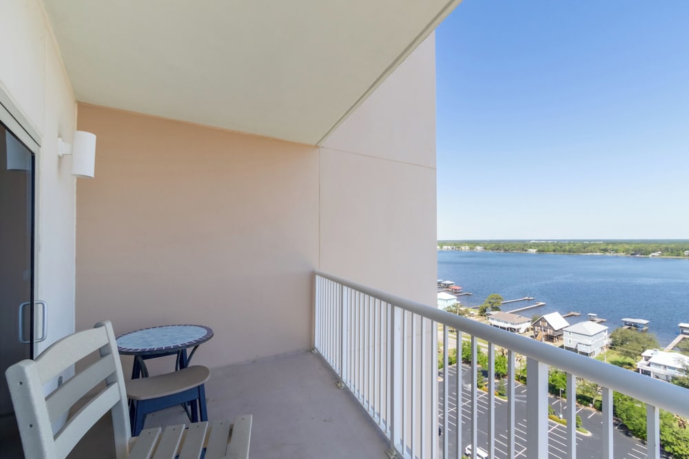 Crystal Tower Comfort Condos by Hosteeva - photo 67