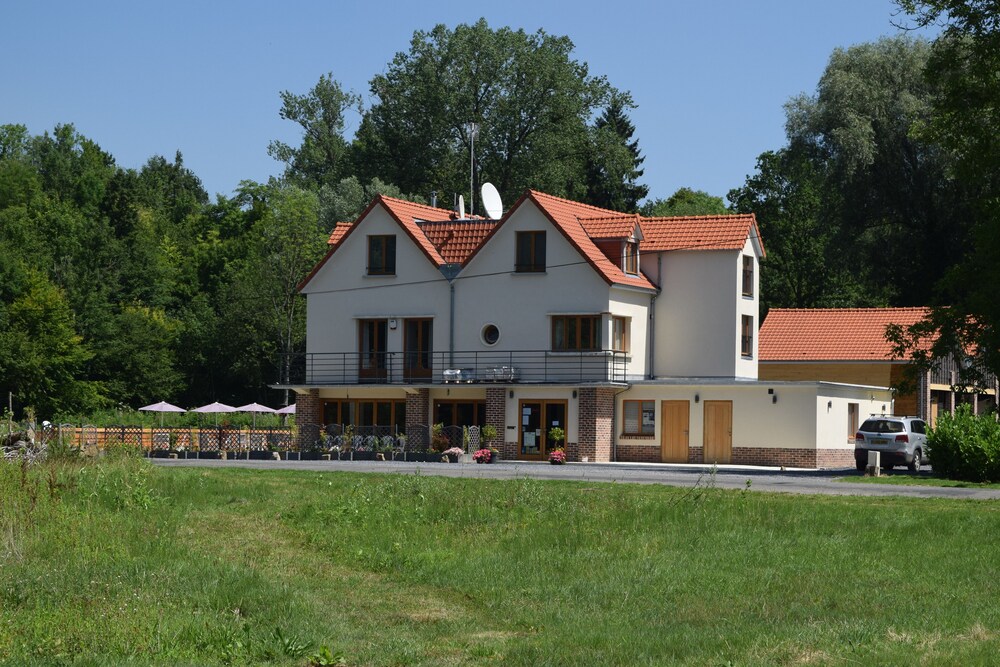 La Cascade - carbon neutral hotel in Arras