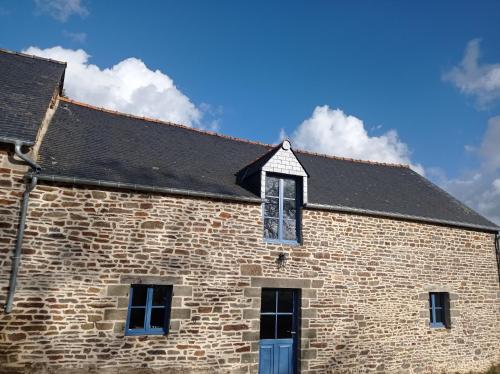 Gîte de la Blanche Hermine 8 personnes classé 3 étoiles proche Mont St Michel — hotel in La Boussac