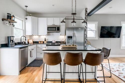 Modern Boho Family House Near Shops in East Nashville — 4-Star Luxury Hotel in Nashville, United States
