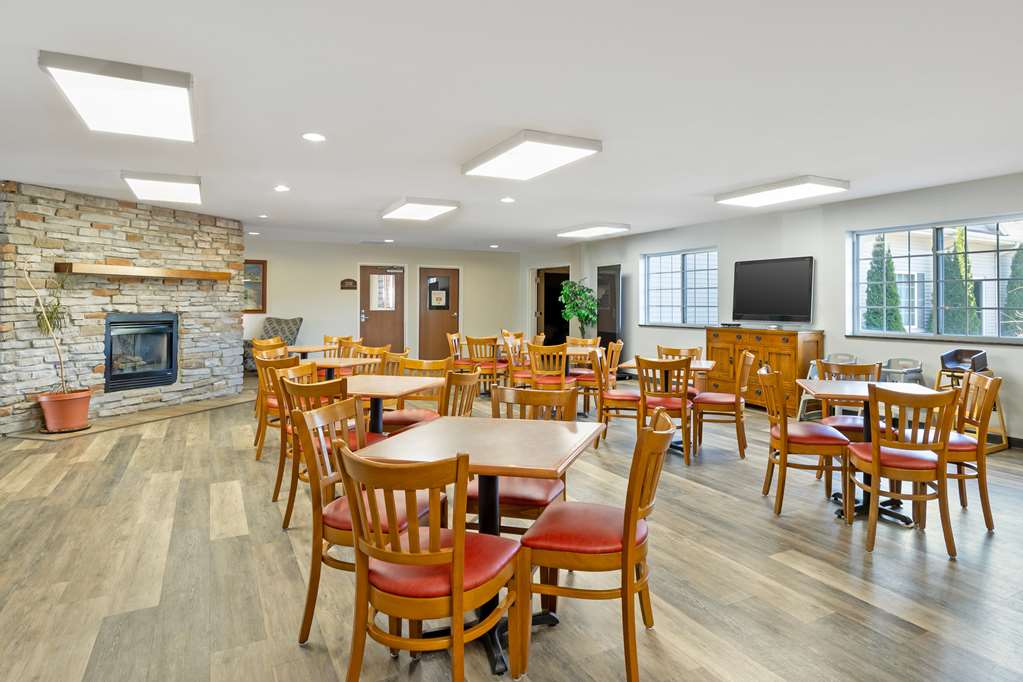 Quality Inn & Suites Fort Madison near Hwy 61 - photo 48
