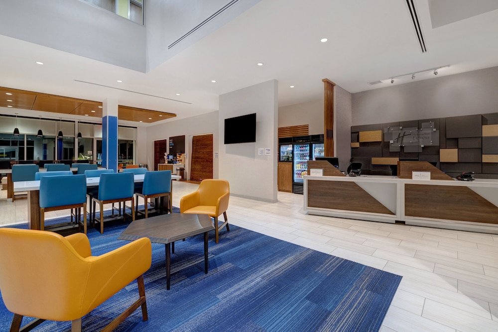 Holiday Inn Express and Suites Glendale Downtown - photo 73