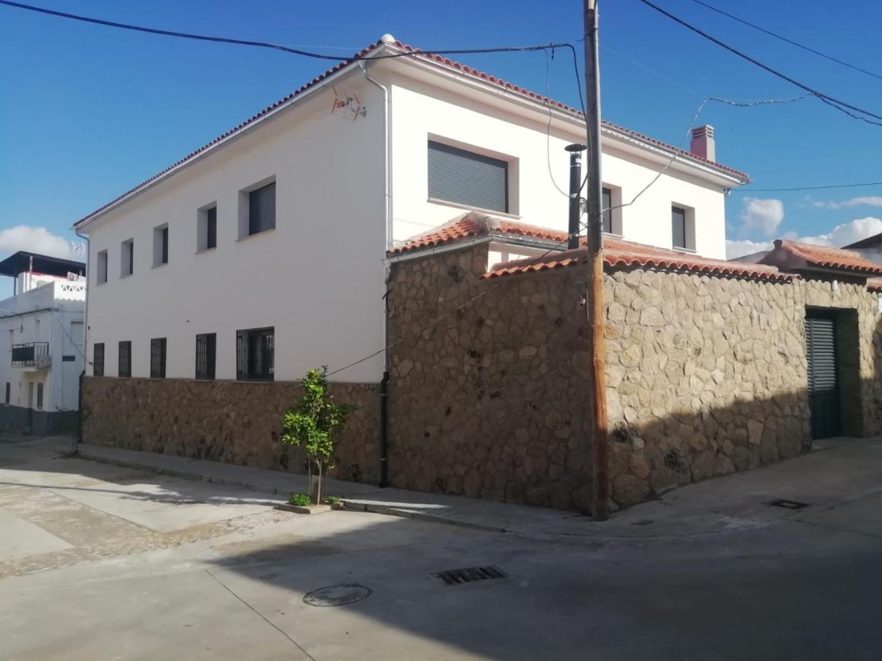 Casa Rural Feymar — 4-Star Luxury Hotel in Peraleda De San Roman, Spain