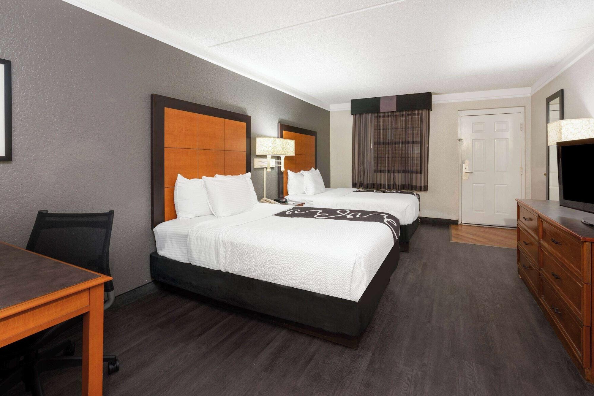 Super 8 by Wyndham The Woodlands North - photo 18