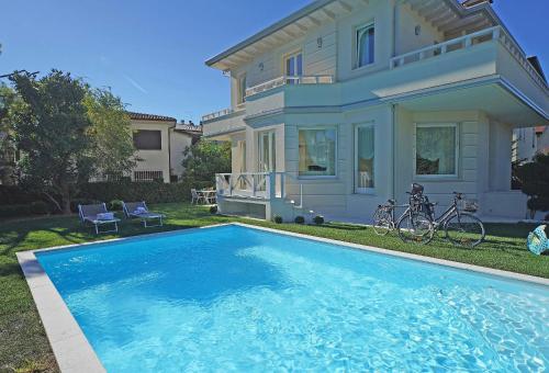 Villa Sabine: New Modern villa with Private pool — 4-Star Luxury Hotel in Toscolano Maderno, Italy