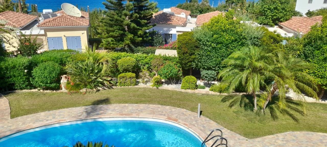 Rafaella villa in Latchi with private garden