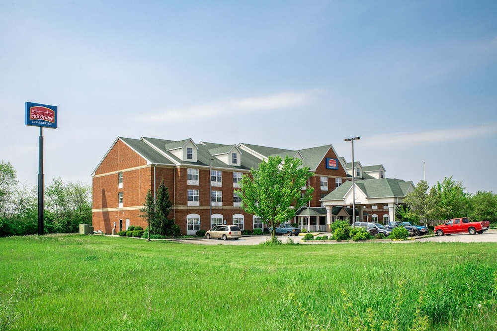 BlissPoint Inn & Suites - photo 33