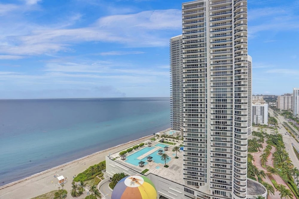 Amazing Apartments At Lyfe Resort Residences — Hollywood