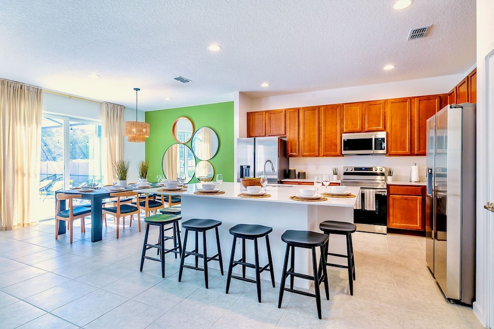 8BR Resort Home with Games Room and BBQ - photo 10