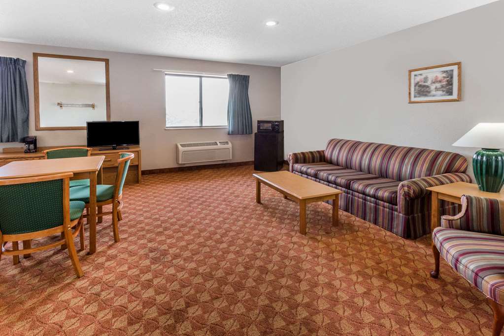 Super 8 by Wyndham St. Charles - photo 13