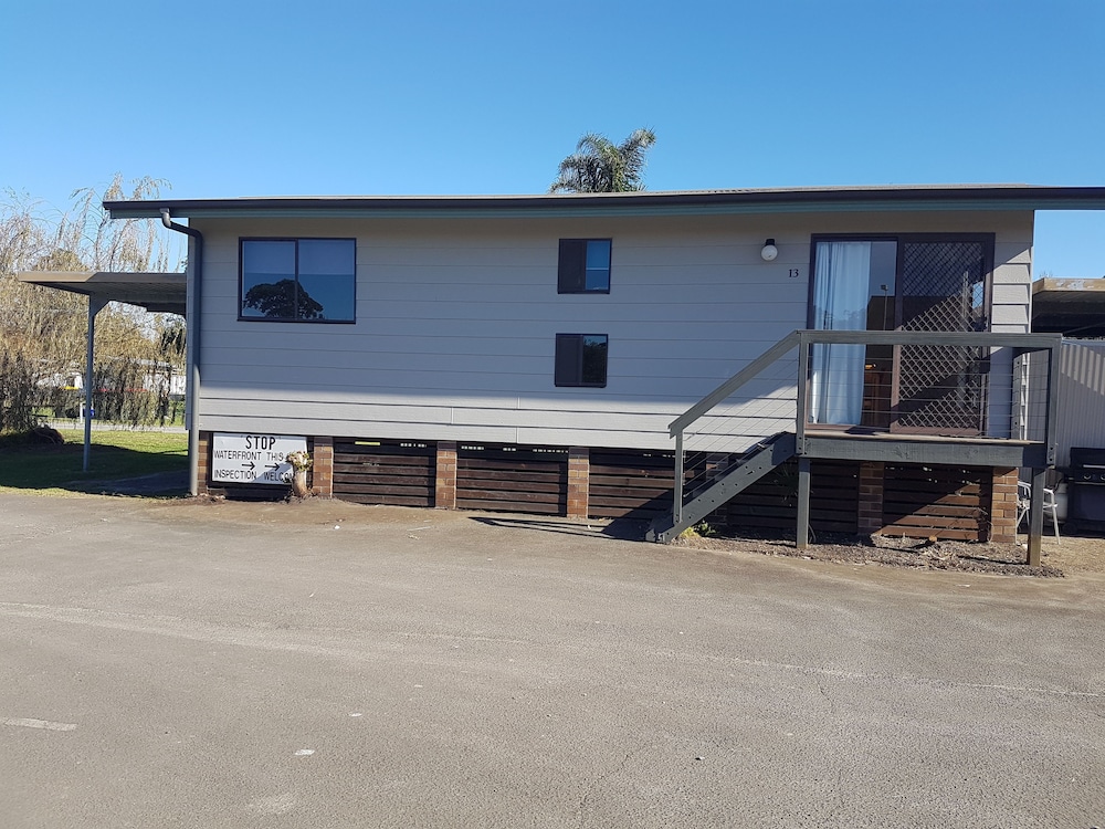 Bentley Waterfront Motel & Cottages in Sussex Inlet, Australia