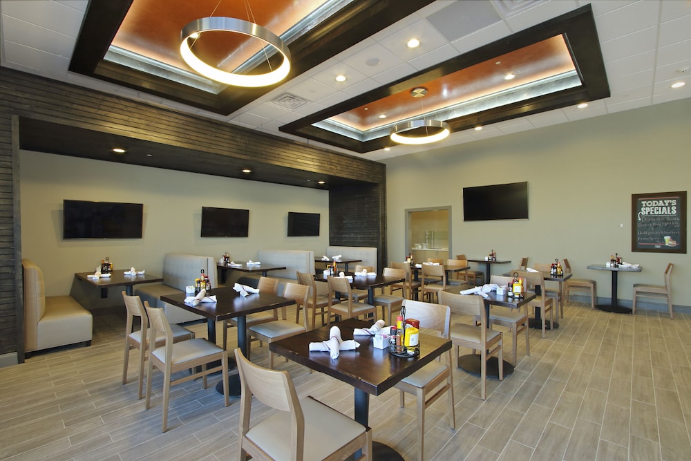 Holiday Inn Hattiesburg North by IHG - photo 27