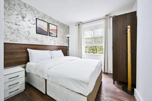 Studio Sleeps 2 with Internet Access — 4-Star Luxury Hotel in London, United Kingdom