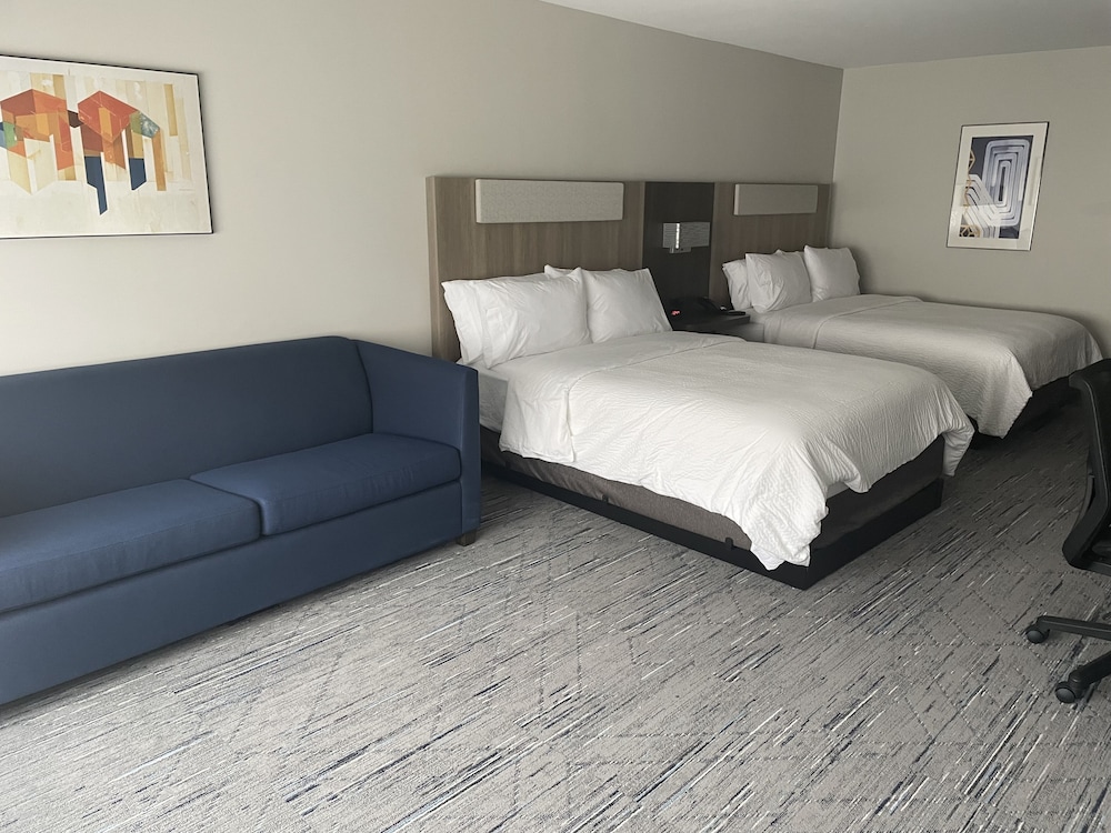 Holiday Inn Express & Suites Muskegon Grand Haven an IHG Hotel - photo 4