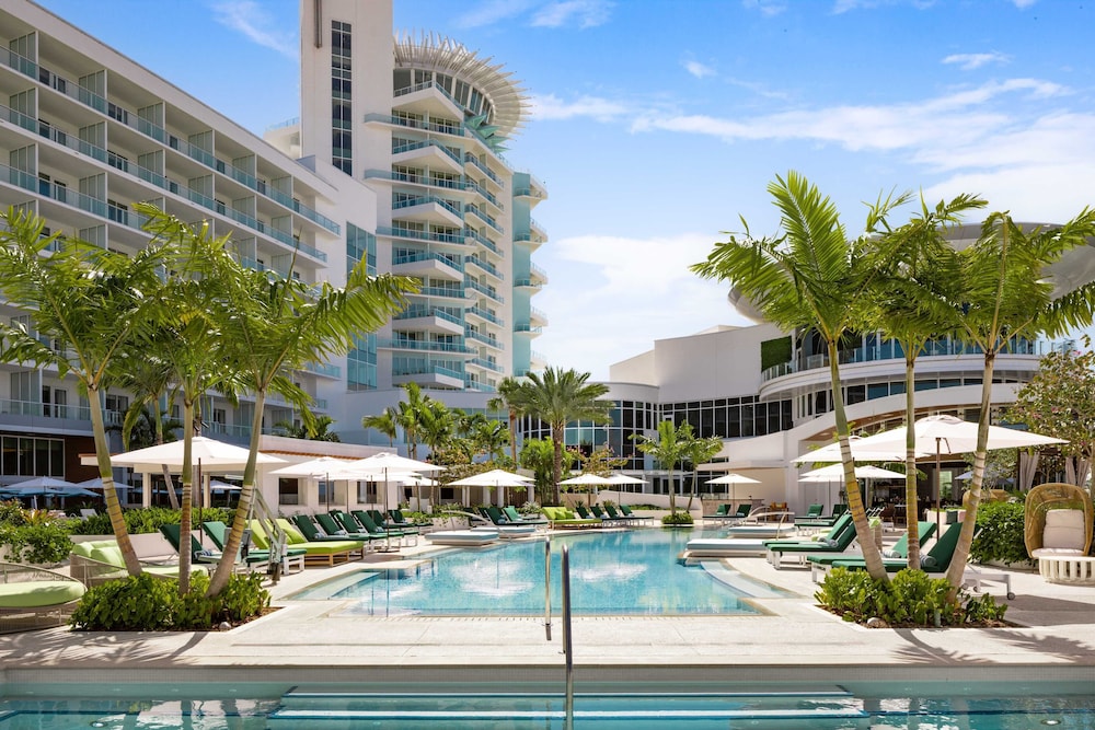 Pier Sixty Six Hotel & Marina - photo 38