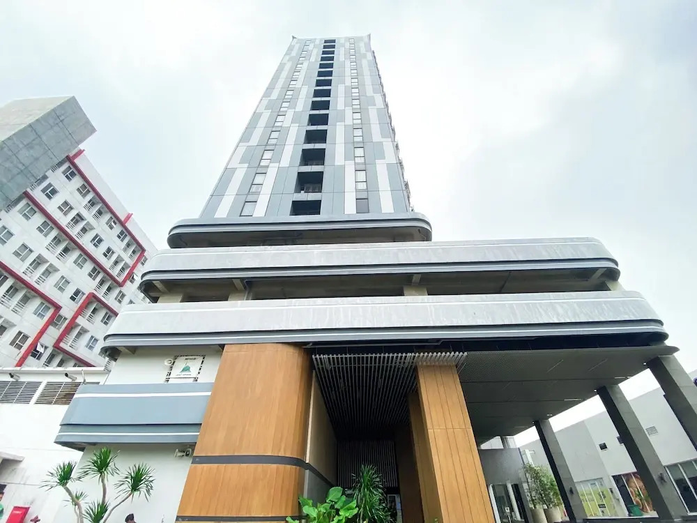 Cozy Warm Tone Studio At Monroe Tower Apartment in Cikarang, Indonesia