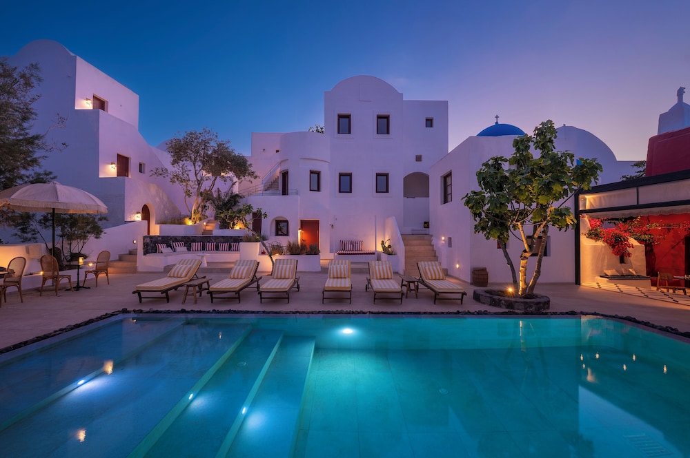 Meroviglia Boutique Hotel — 4-Star Luxury Hotel in Fira, Greece