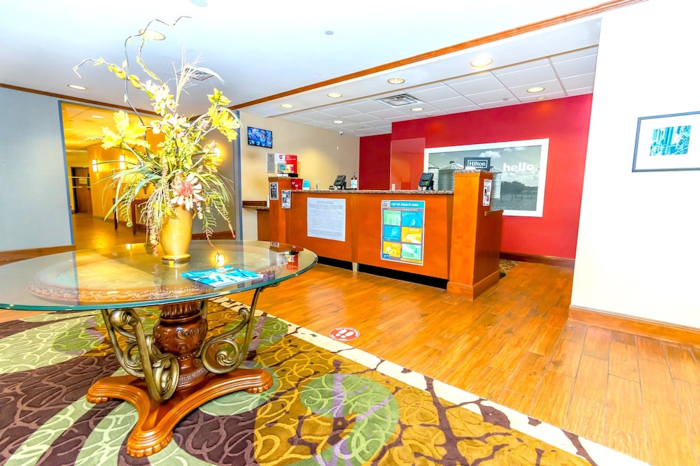 Hampton Inn and Suites College Station - photo 5