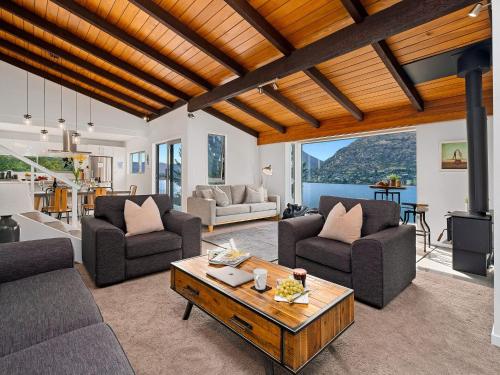 Queenstown Lakefront Dream 2 in Queenstown, New Zealand