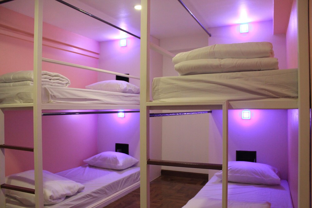 U Night Hostel