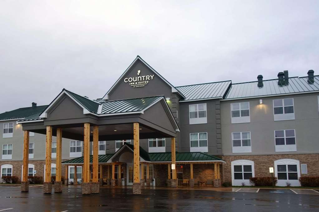 Country Inn & Suites by Radisson Houghton MI - featured photo