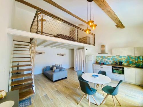Suzon Petit Loft Terrasse Et Clim Cote Mairie - last minute hotel in Sete