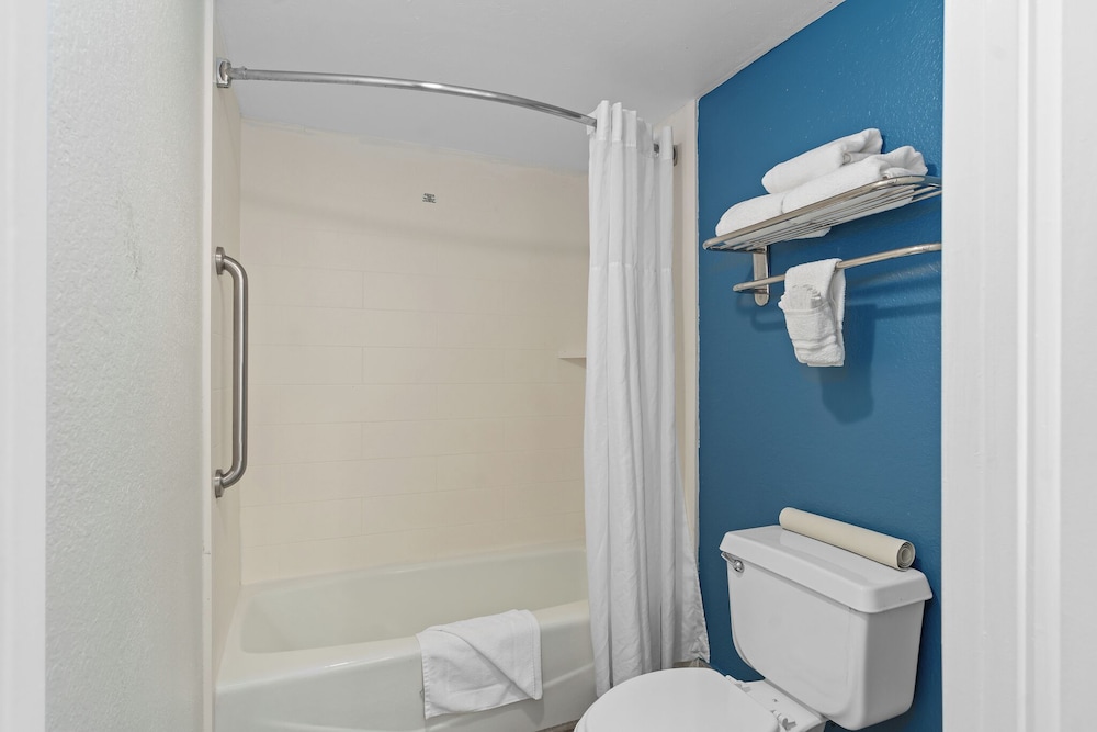 Baymont by Wyndham Orlando East - photo 19