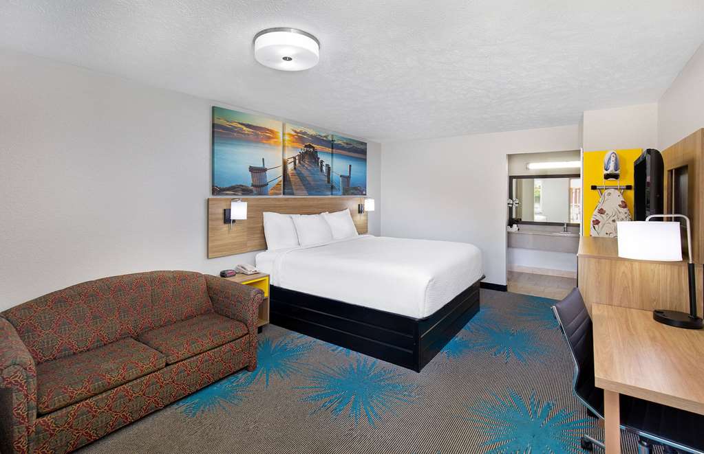 Days Inn by Wyndham Savannah - photo 31