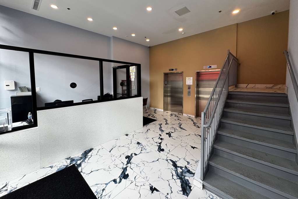 Super 8 by Wyndham Brooklyn Fulton Street Broadway Junction - photo 3