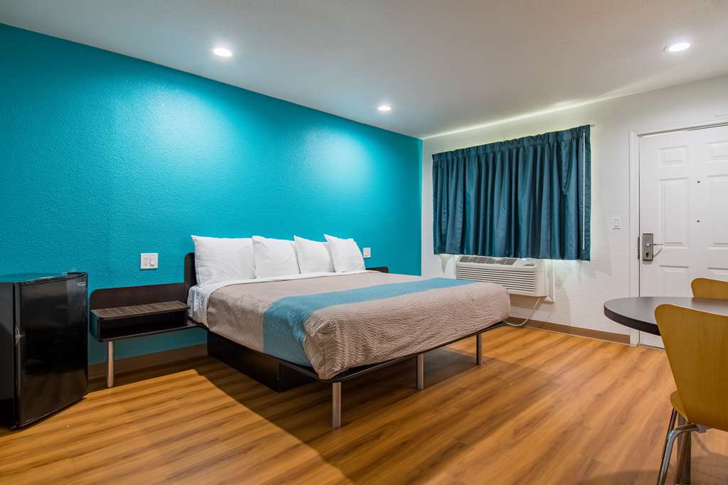 Motel 6 San Bernardino CA Downtown - photo 15