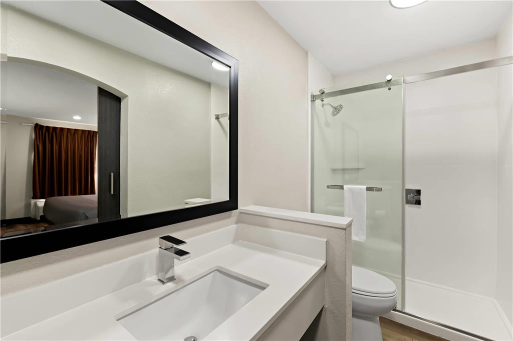 Quality Inn & Suites - photo 18
