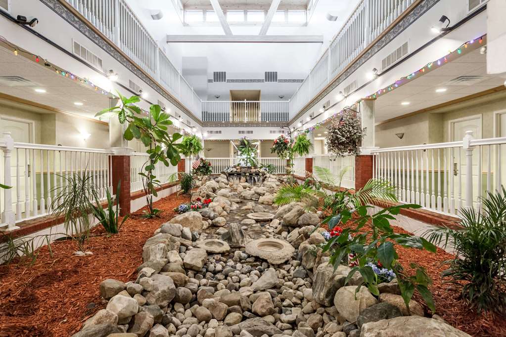 Days Inn by Wyndham Pentwater - photo 13