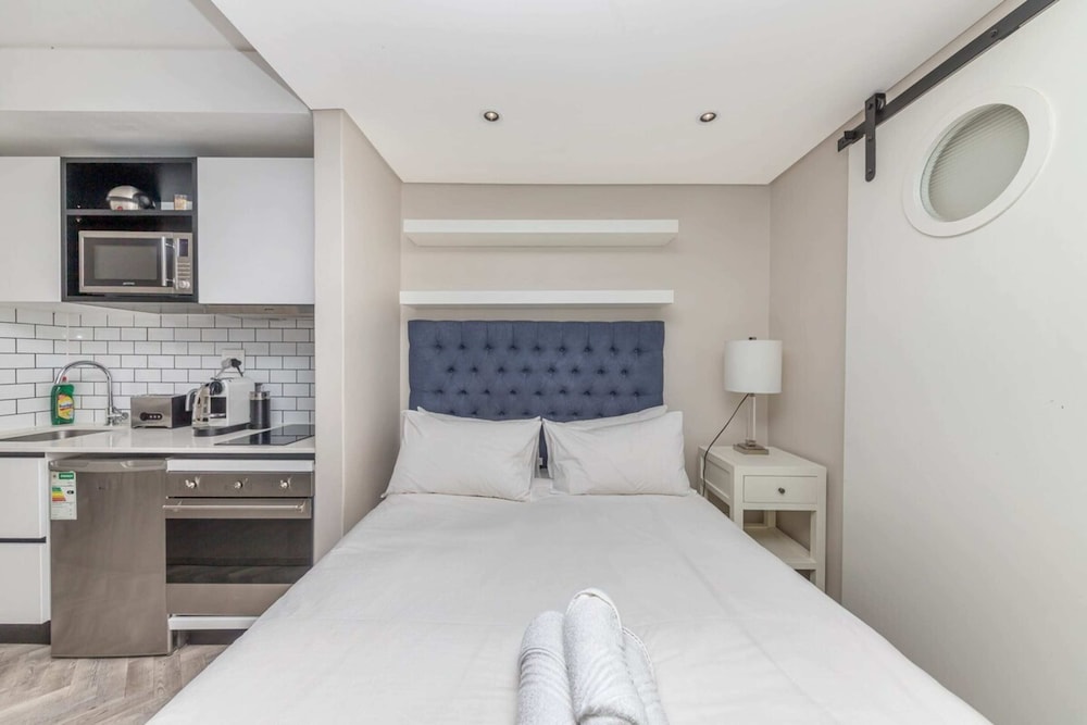ELLA Chic Studio Living in Central Cape Town